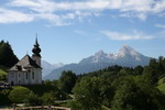 Die Kirche in Maria Gern mit dem Wahrzeichen Watzmann